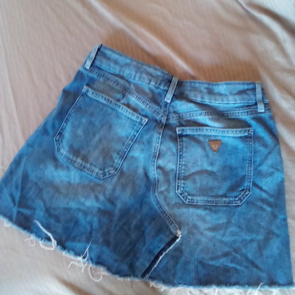 Unique Guess Jean skirt - Picture 6 of 7